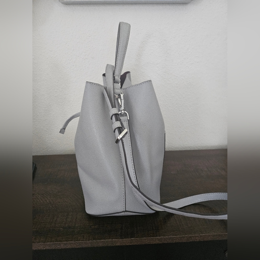Kate Spade New York Grey Pebbled Leather Adgustible Strap Bucket Bag Crossbody. - Picture 6 of 14